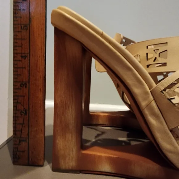 BCBG Max Azria wedges - Picture 4 of 9